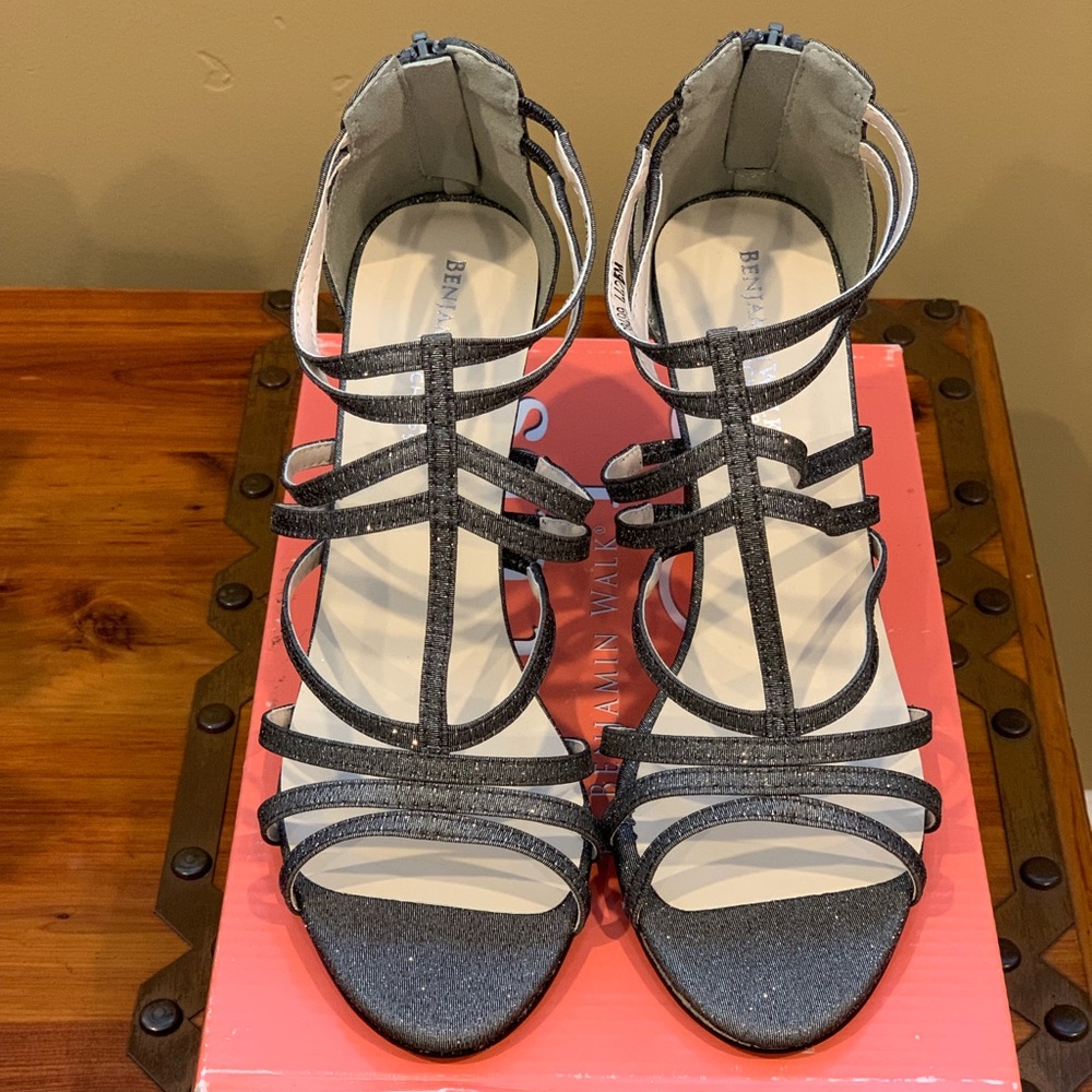 TouchUps Women’s Rhyan Pewter heels